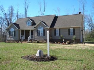 562 S Hill Banks Dr, Center Cross, VA 22437