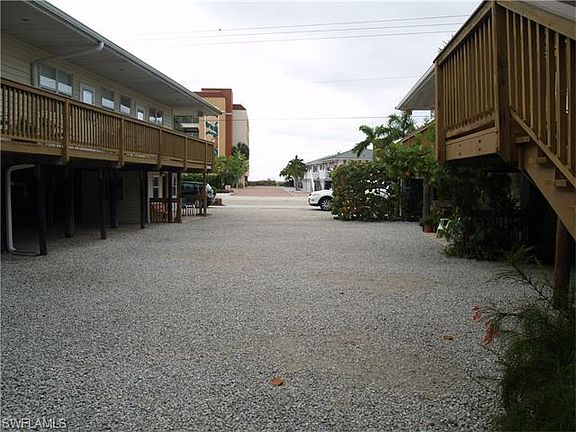 4th image of 711 Estero Blvd #4