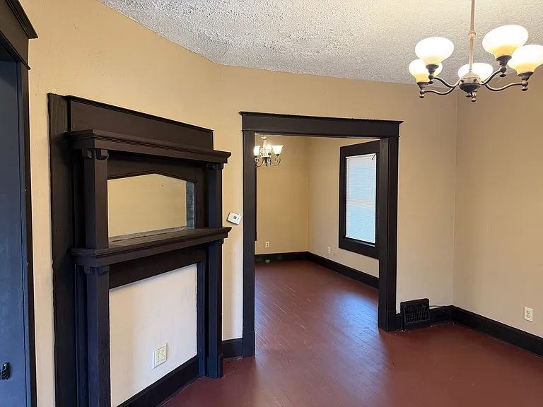 1820 Clarendon Ave — Photo 9