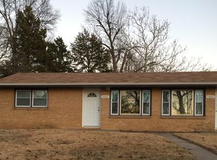 1402 Hillcrest Dr, Manhattan, KS 66502