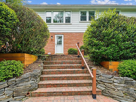 4th image of 3709 Camelot Dr