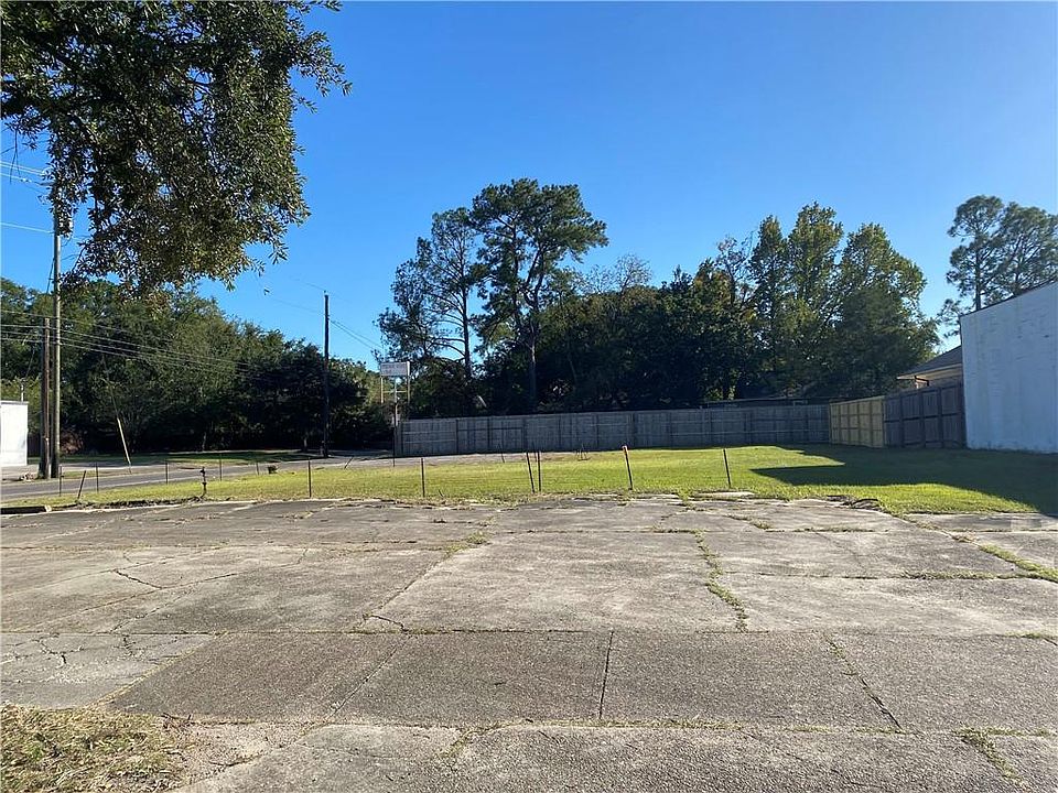 2nd image of 1551 Springhill Trce
