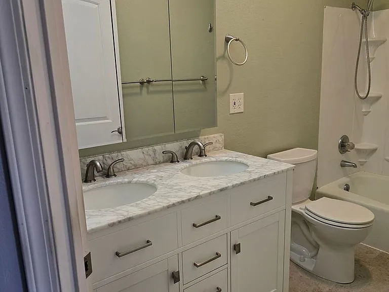 2368 Redwood Ave — Photo 14