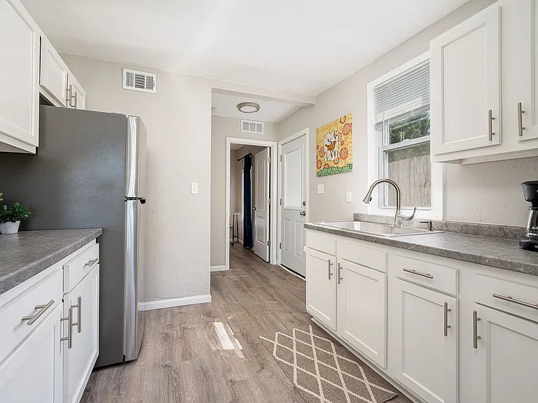 1310 Katherine St — Photo 8