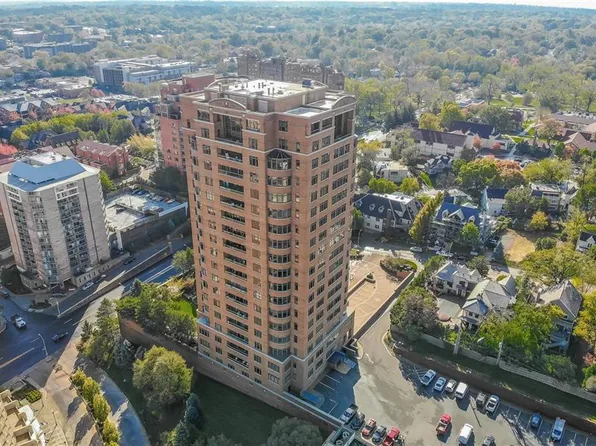 400 W 49th Ter APT 2054, Kansas City, MO 64112