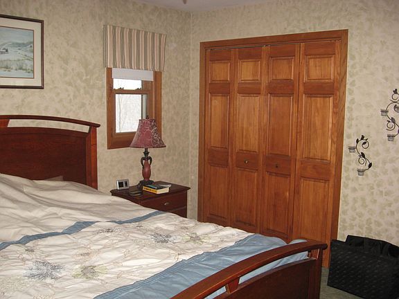 2nd closet in master bedroom