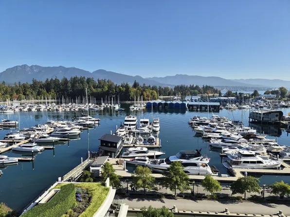 1777 Bayshore Dr #803, Vancouver, BC V6G 3H2