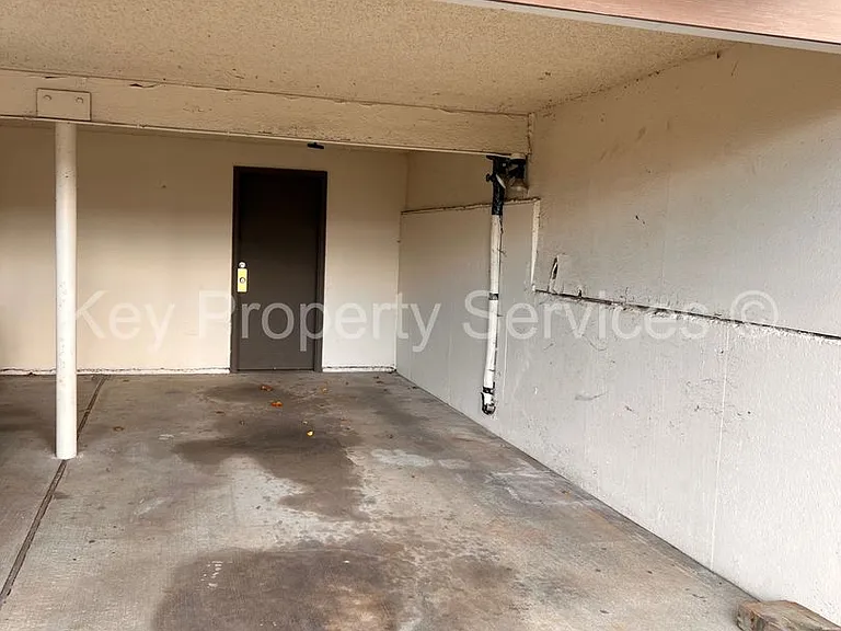 607 R St — Photo 18