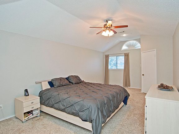 3rd image of 1816 Alameda Dr