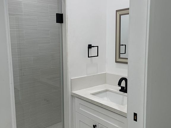 5th image of 142 Carondelet St