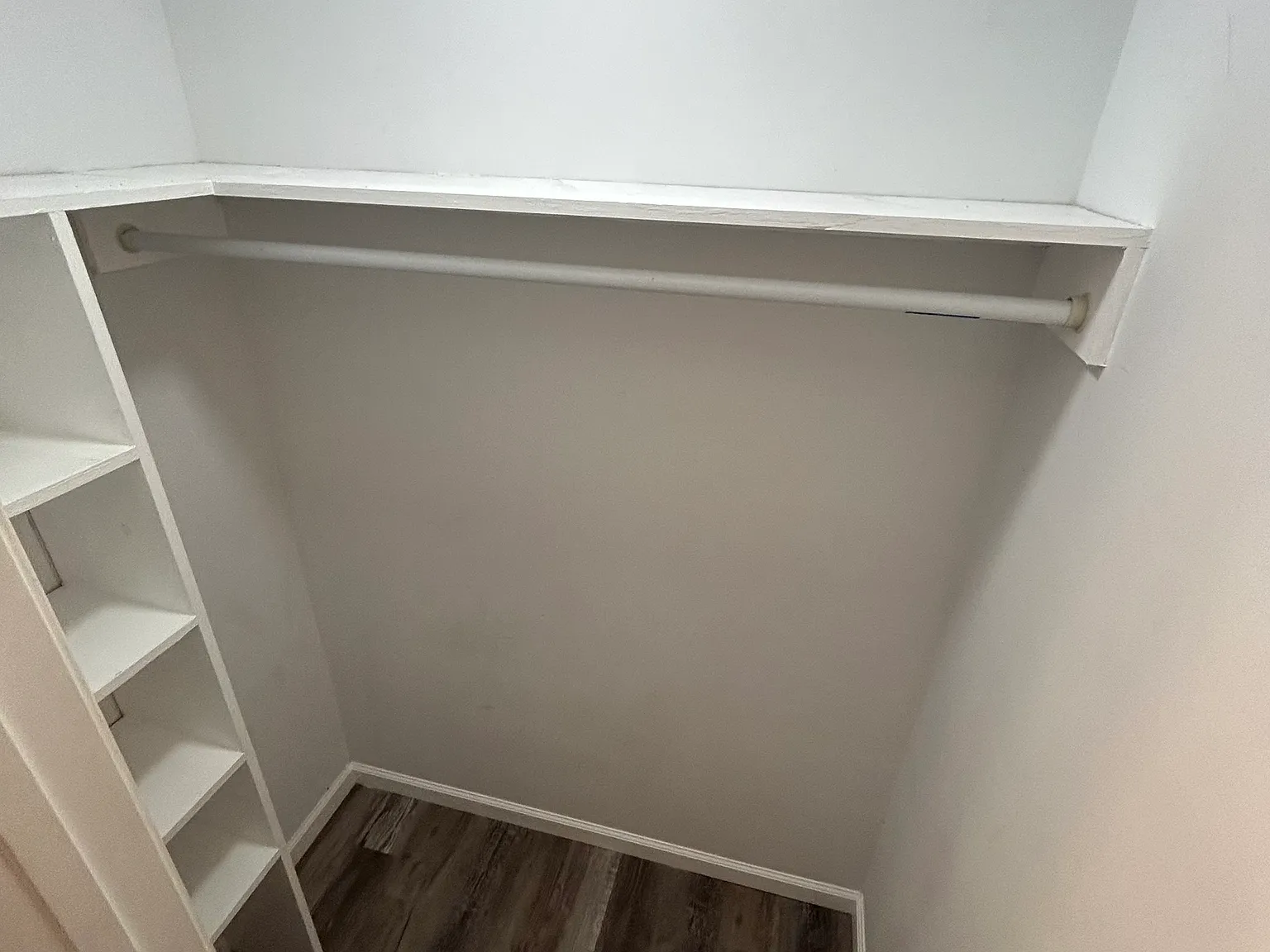 1016 Silver Lilly Ln — Photo 3