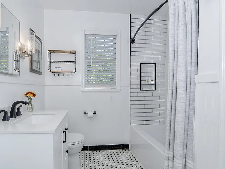 2631 Oakland Ave — Photo 37