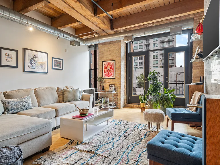 375 W Erie St #303 — Photo 4