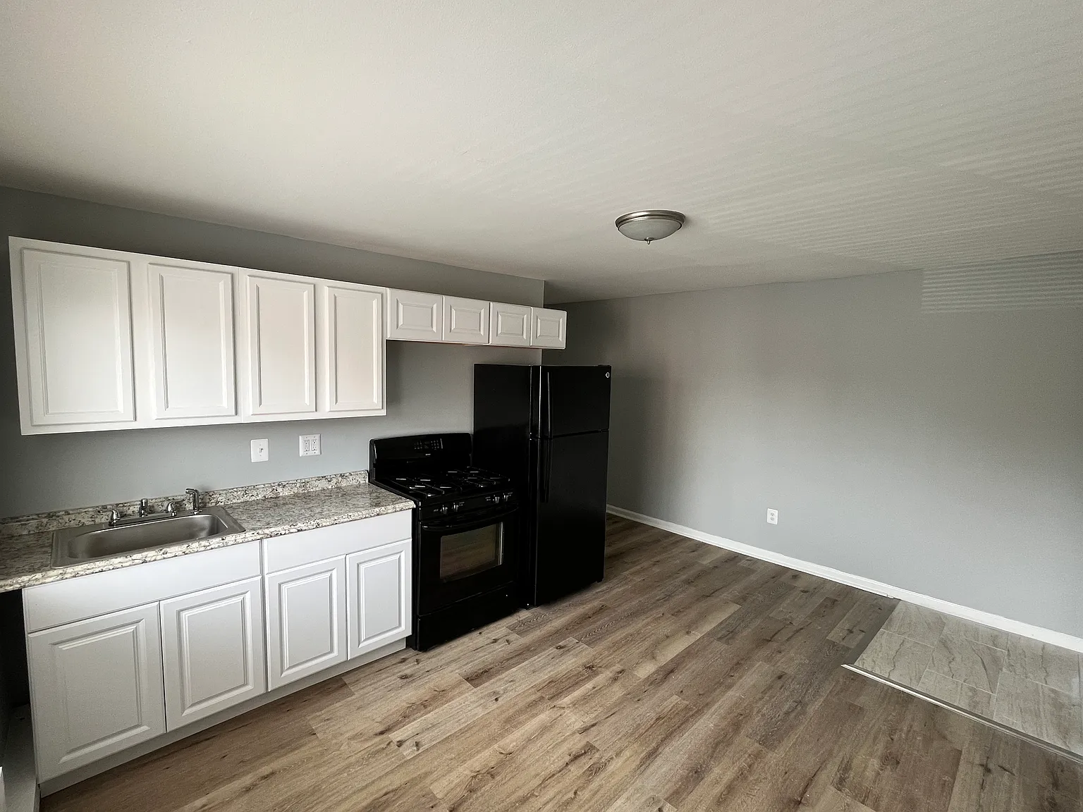 3 bed, 600 sqft, $2,900 — Photo 3