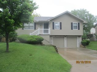 1217 NE Birchwood Dr, Lees Summit, MO 64086