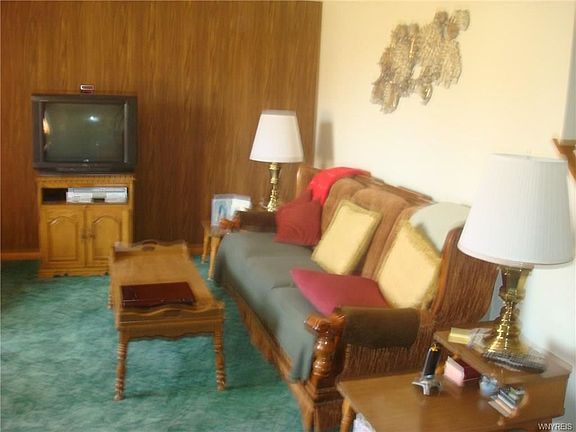 3rd image of 46 Betty Lou Ln