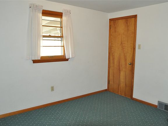 2nd image of 105 Woodland Dr