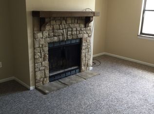 8701 NW 82nd St APT D, Kansas City, MO 64152