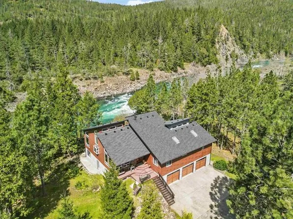 400 Nugget Ln, Gasquet, CA 95543