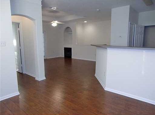 4th image of 2252 Beach Dr