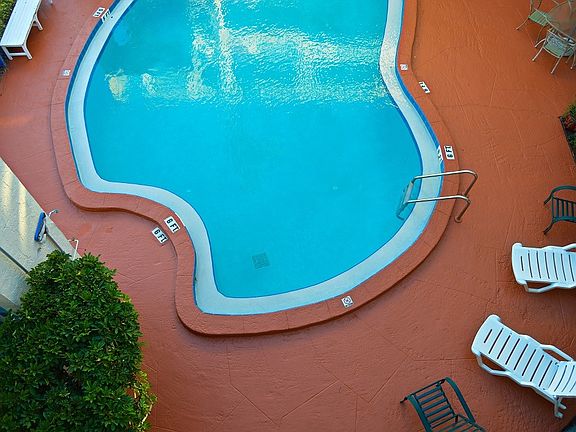 3rd image of 7045 30th Ave N APT 21