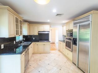 19 Maurice Ln, Huntington, NY 11743