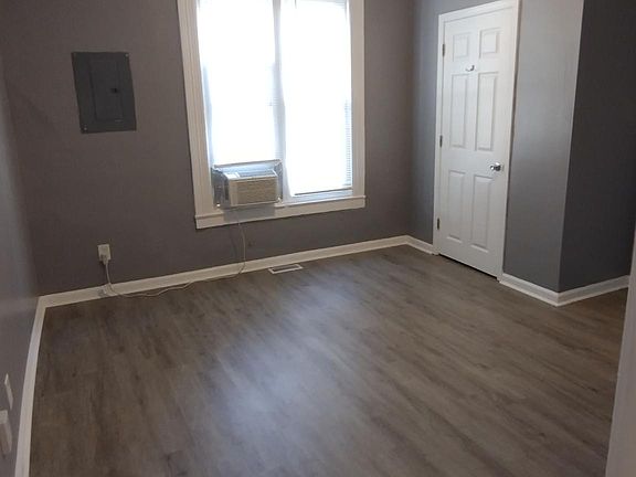 5th image of 320 Woodland Ave APT 1