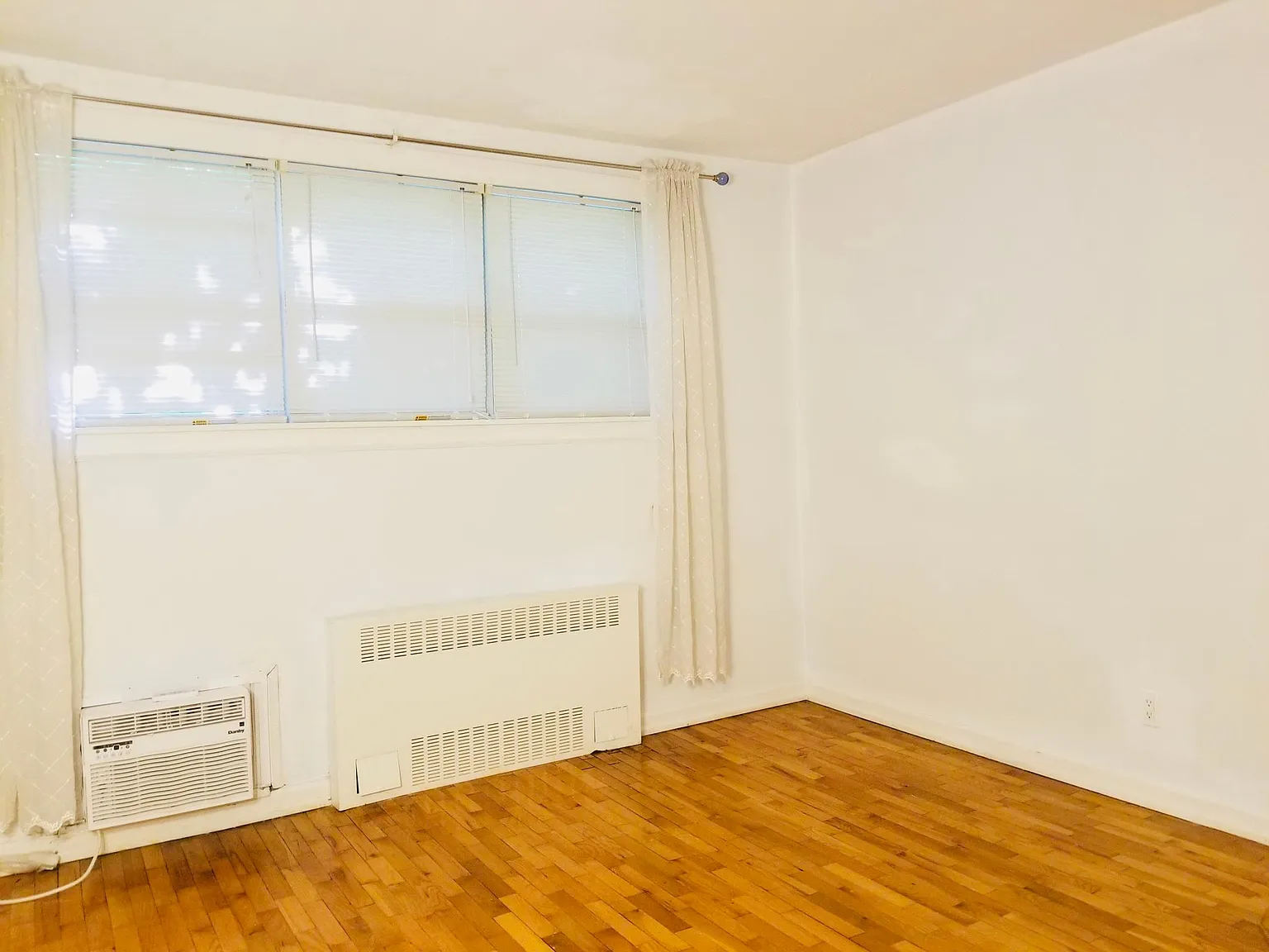 11 Bedford Ave — Photo 3