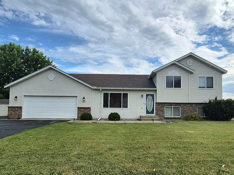 507 Gumtree St NE — Photo 1