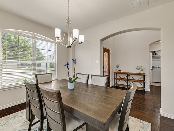 3rd image of 1017 Rose Garden Dr