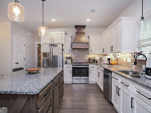 2nd image of 101 Lighterknot Trl