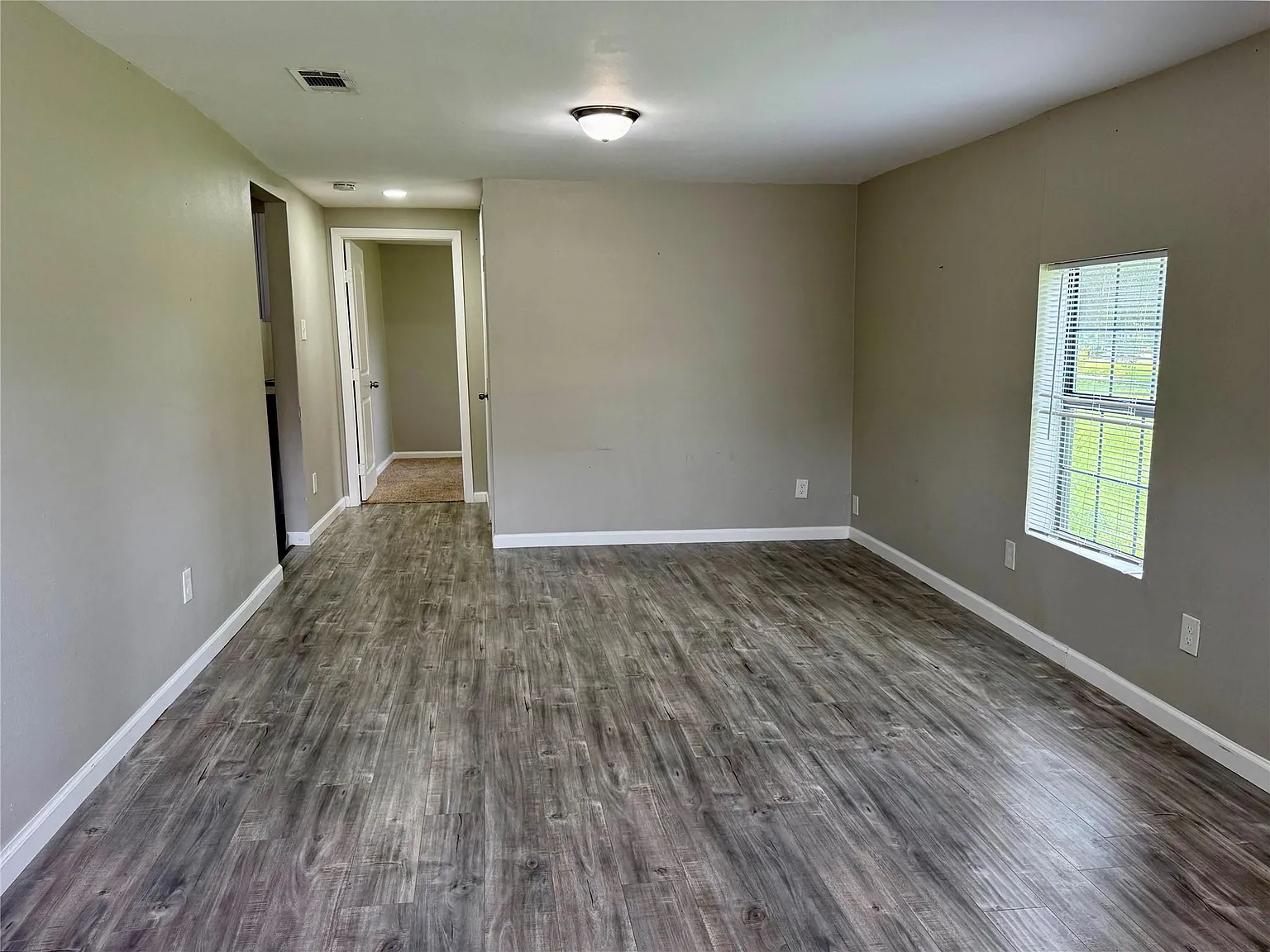 4 bed, 2.0 bath, 1464 sqft, $1,650 — Photo 3