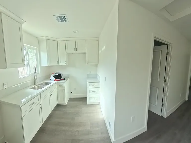 2425 C St #B — Photo 5