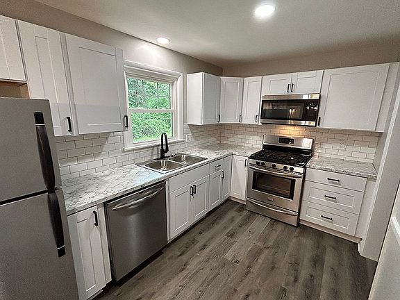 4th image of 3895 Daytona Dr