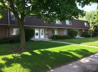 140 W Falls Rd, Grafton, WI 53024