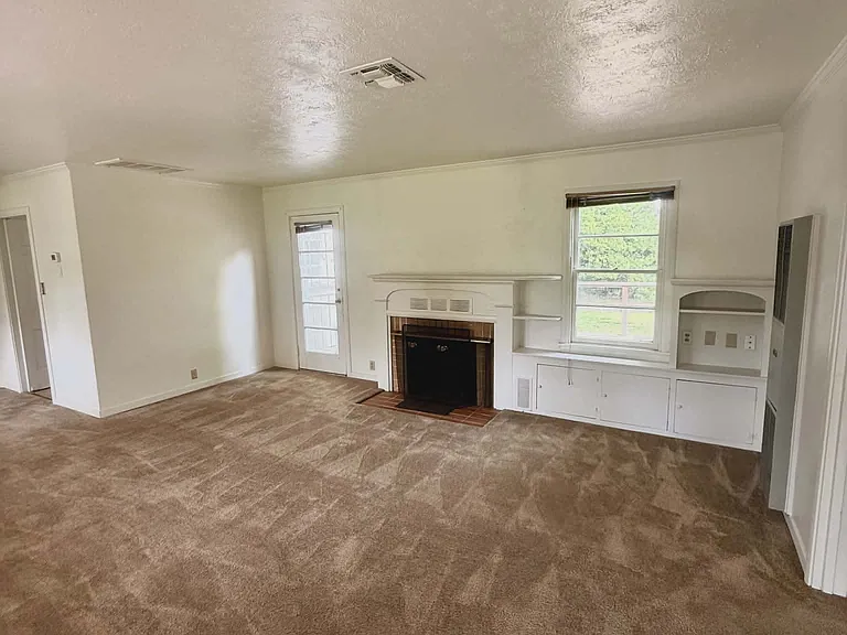 2585 Sierra Blvd — Photo 5