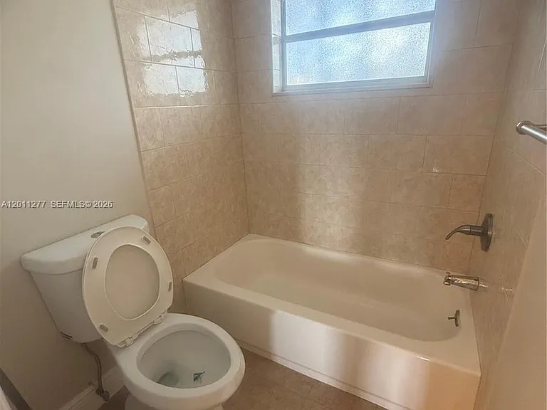 879 NE 195th St #425 — Photo 15