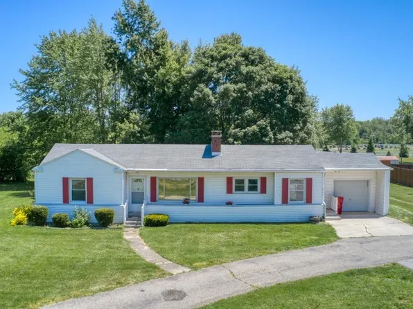 507 S Franklin St, Mentone, IN 46539