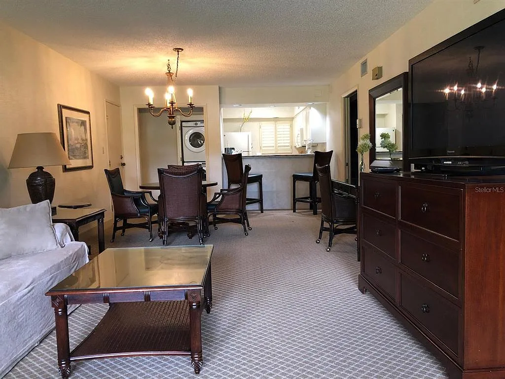2 bed, 2.0 bath, 940 sqft, $2,600 — Photo 3