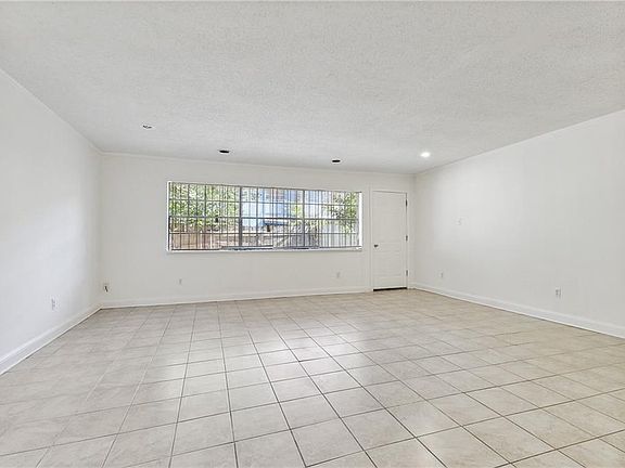 3rd image of 6571 Coveview Ct