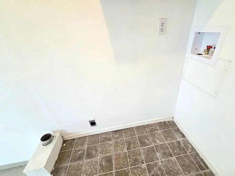 1407 Maple St — Photo 17