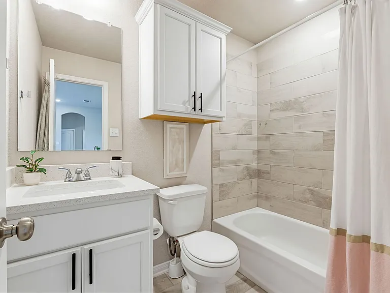 1761 Spence St — Photo 24
