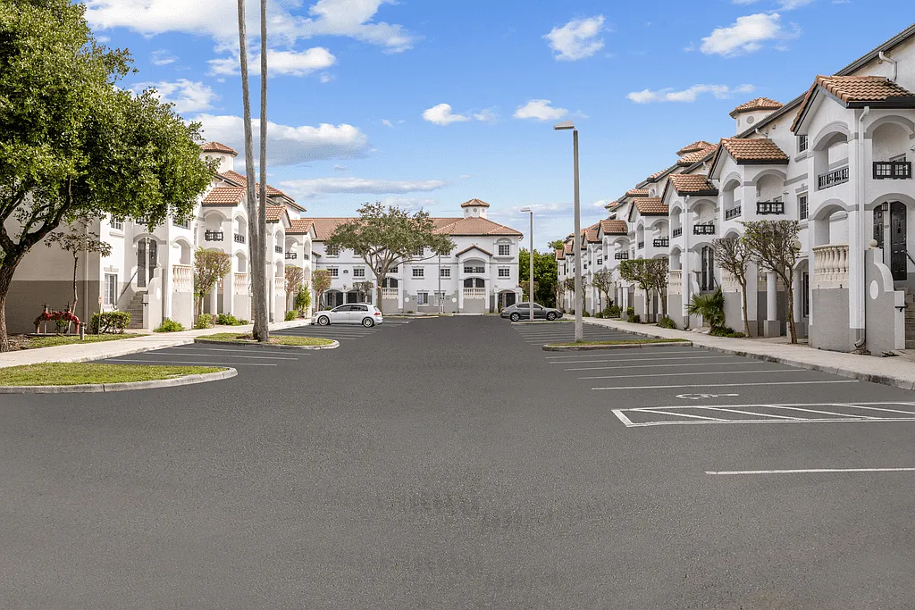 Venice Cove Apartments — Photo 4