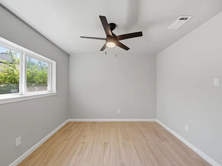 7530 Millbrae Ln — Photo 11