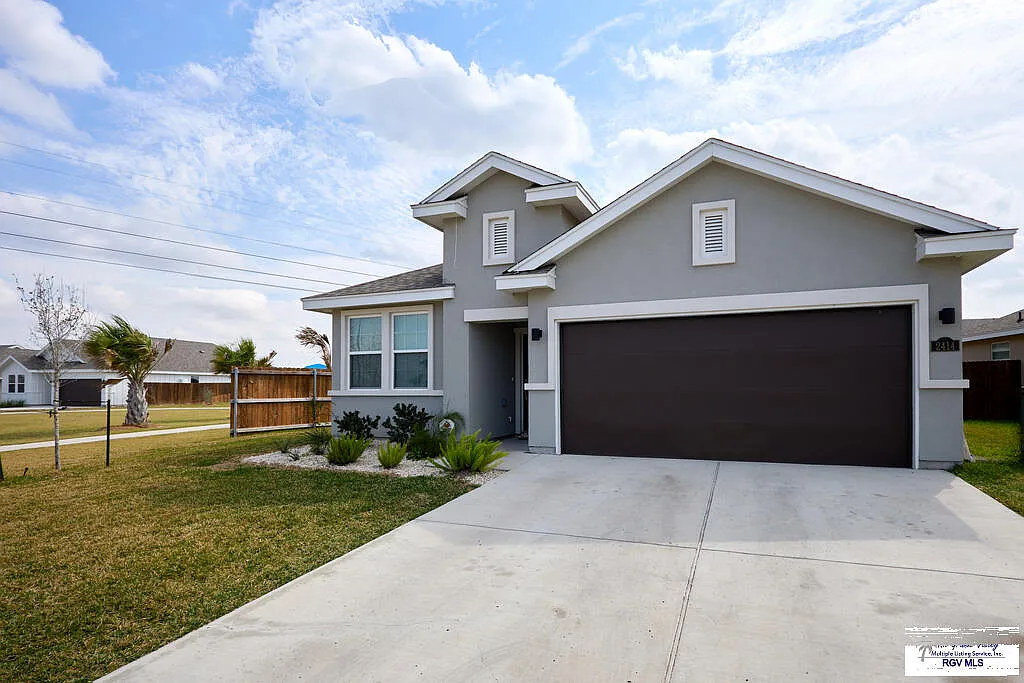 3 bed, 2.0 bath, 1704 sqft, $2,250 — Photo 2