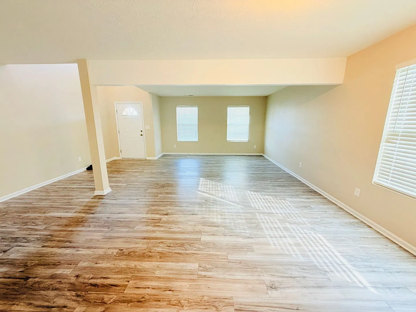 Now Showing: 5 Bedroom/3 Bathroom Home Located At 1883 Creekstone Dr. In Columbus, In — Photo 4