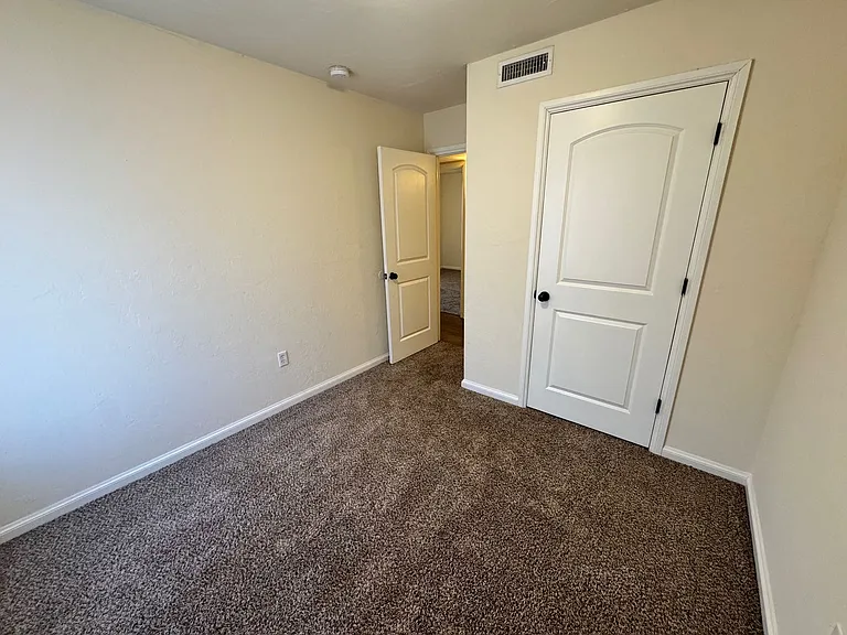 Renaissance Park Apartments — Photo 22