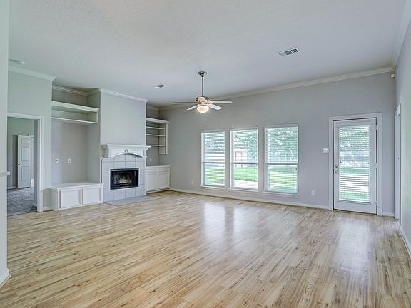 3rd image of 30 Prairie Knoll Dr
