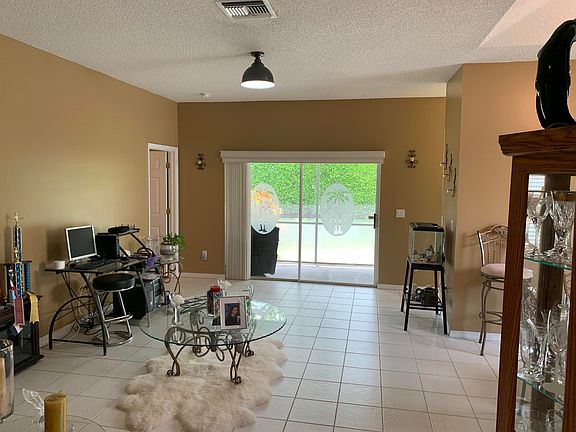 3rd image of 10841 Fillmore Dr