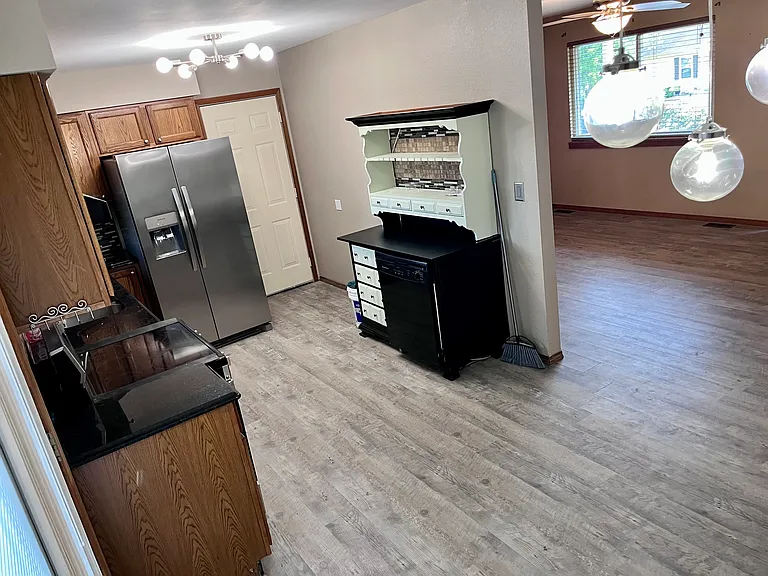 1038 Clark St — Photo 8